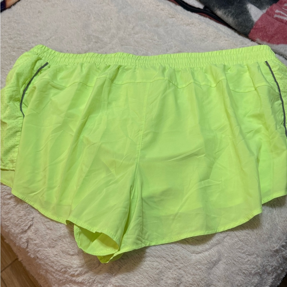 Fabletics workout shorts - Picture 3 of 3